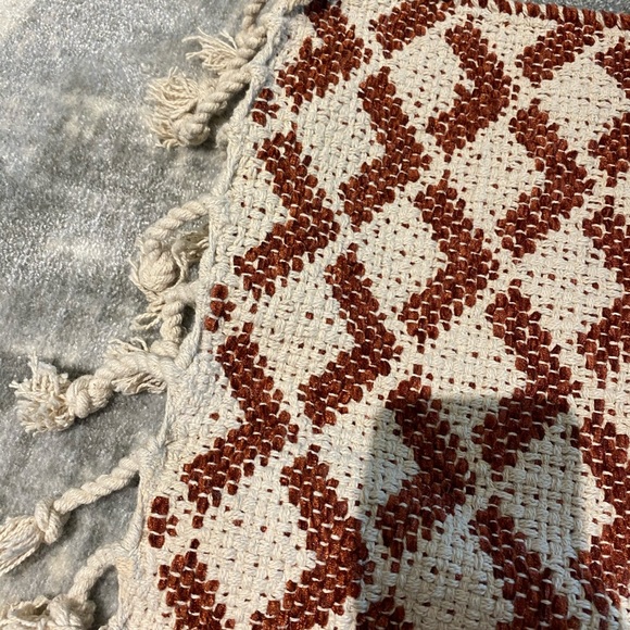 Rust accent rug - Picture 2 of 3